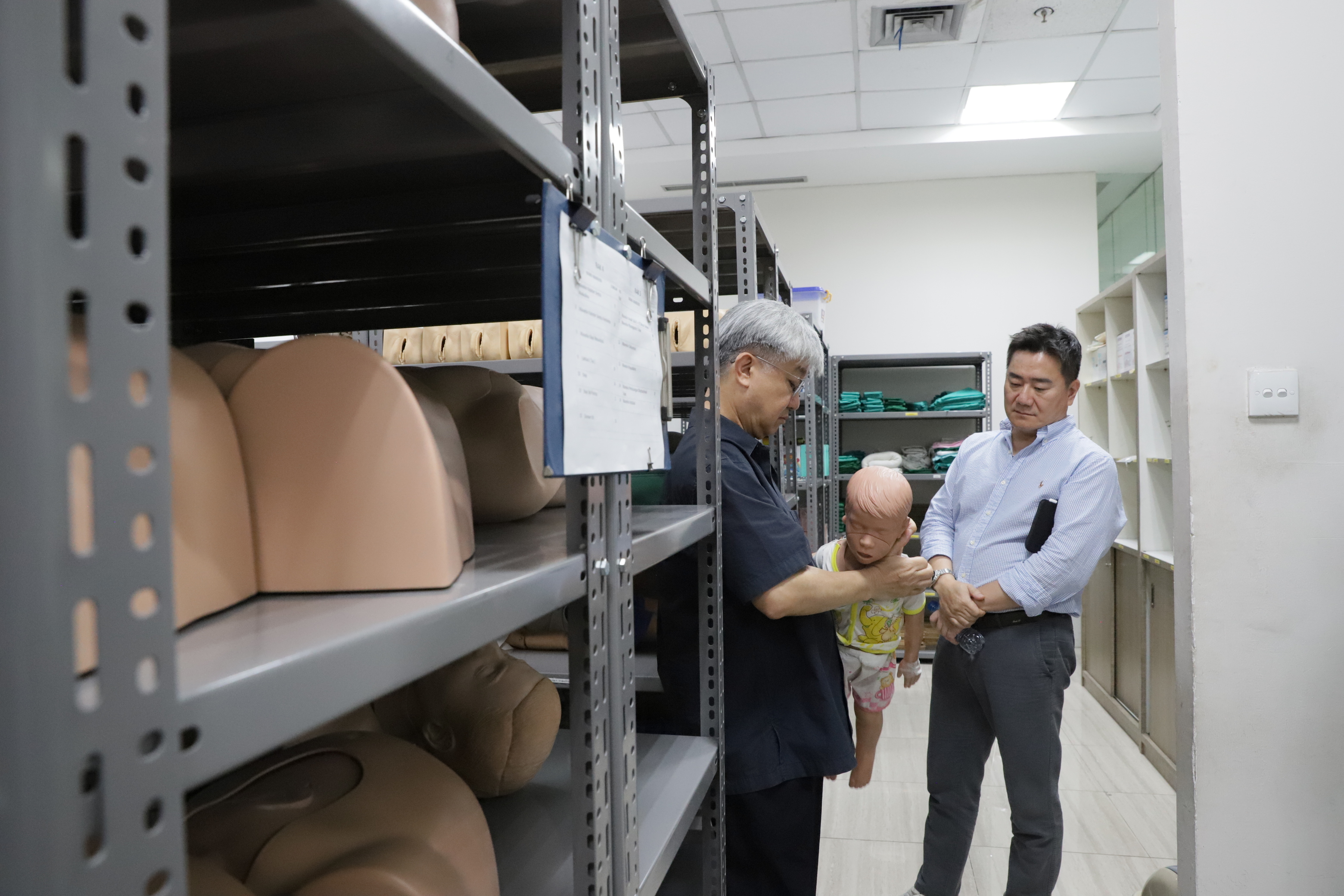 Benchmarking dan Pemetaan Fasilitas Uji Kompetensi CBT dan OSCE oleh KOICA di UPH